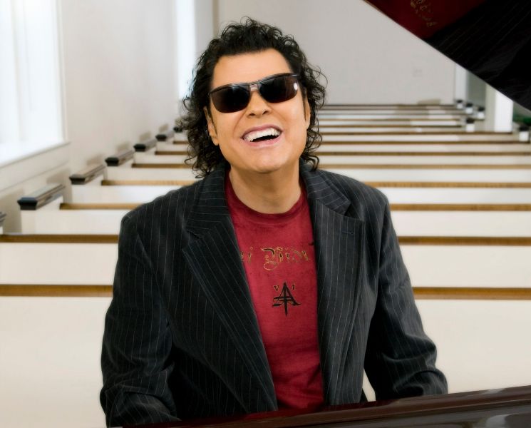 Ronnie Milsap performing live on tour in 2025
